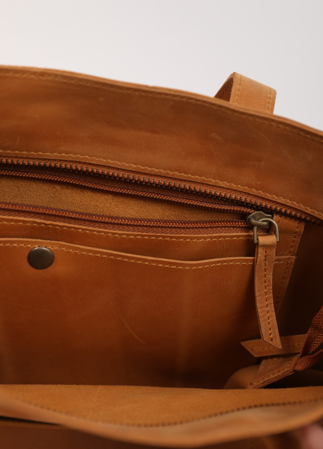 Classic Leather tote in Summer Tan